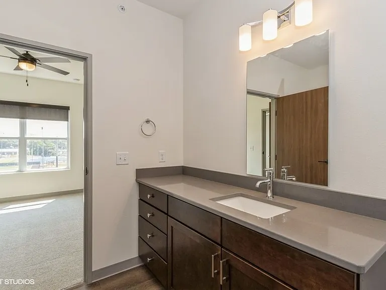 The Leo at the Hub Apartments — Photo 6