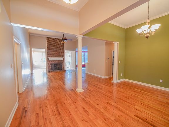 3rd image of 1008 Hunters Creek Blvd