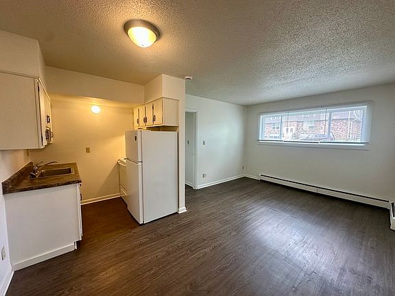 2nd image of 1465 Meadowview Dr #1