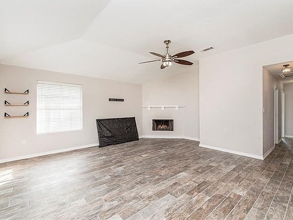 5th image of 332 River Point Dr