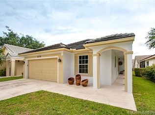 2720 Lake Park Cir W, Davie, FL 33328