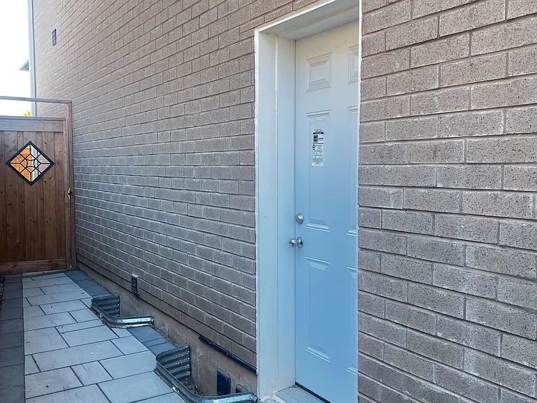 94 Carnegie Dr #BASEMENT — Photo 12