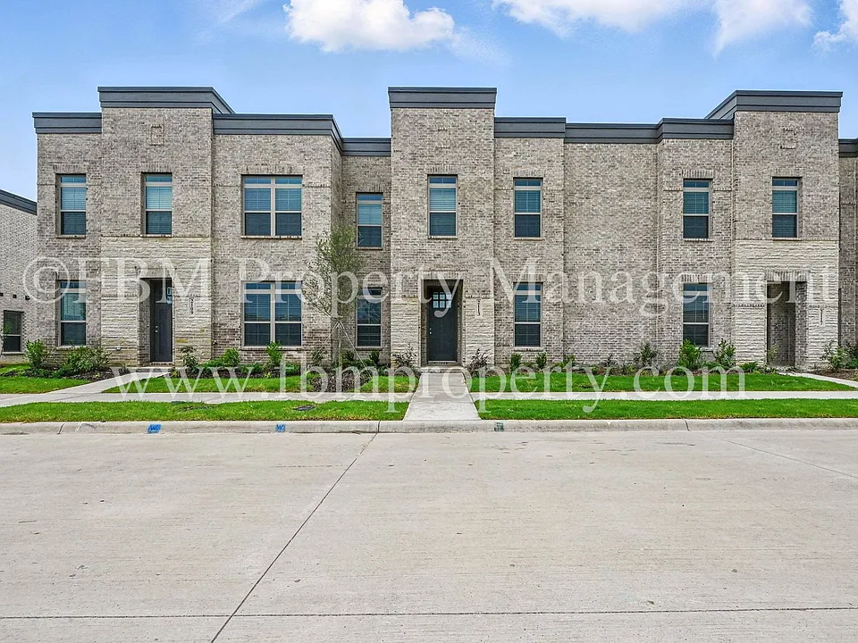 2113 Luna Dr