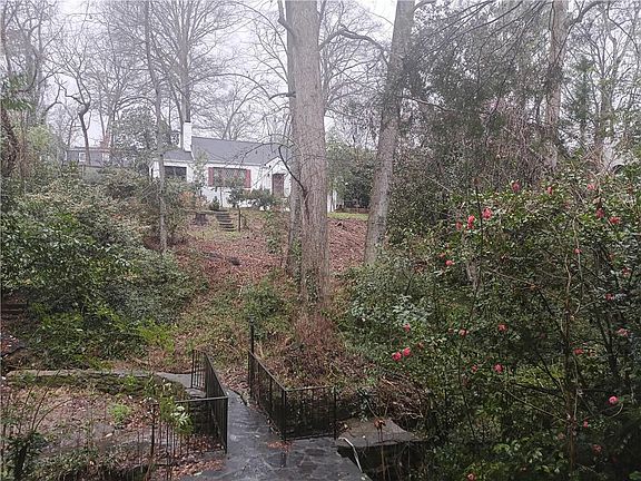 5th image of 515 Spring Valley Rd NW