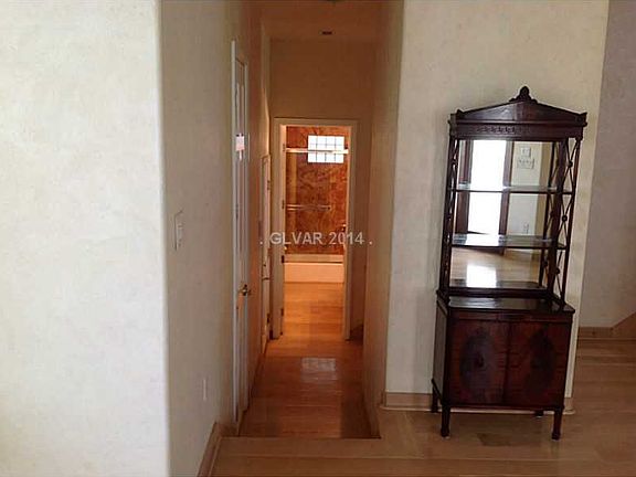 4th image of 911 Vegas Valley Dr