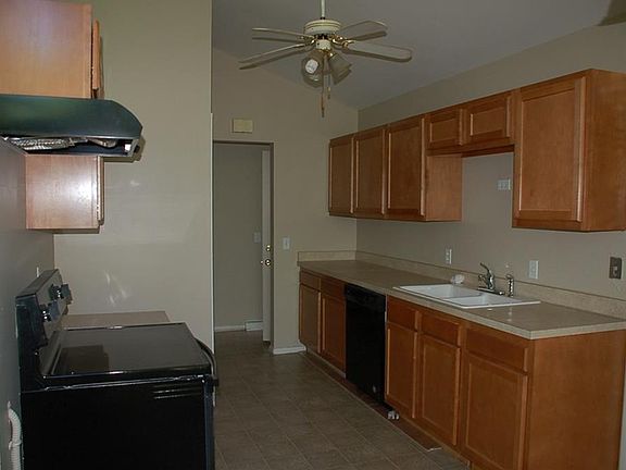 4th image of 548 Abbyshire Dr