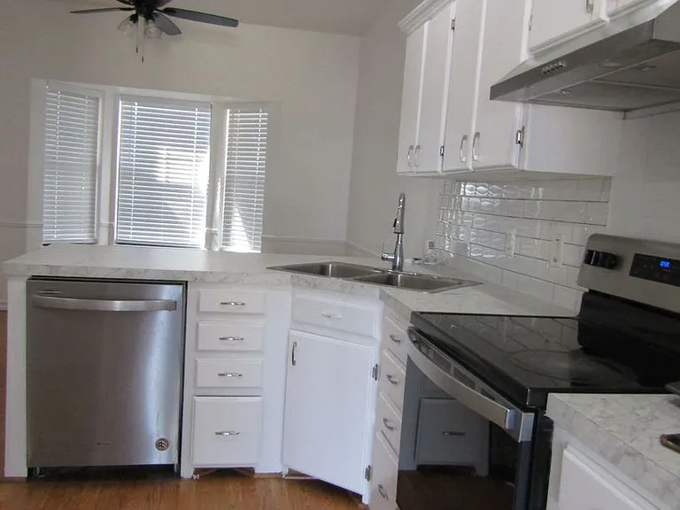 4104 SW Wendy Dr — Photo 2