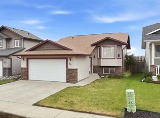 84 W Heartland Cres, Penhold, AB T0M1R0