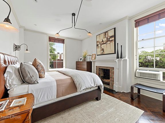 4th image of 50 W 9th St APT 5C