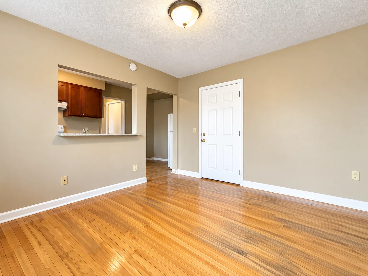 Affordable 2 Bedrooms with Garages Available for Rent- Pet Friendly — Photo 4