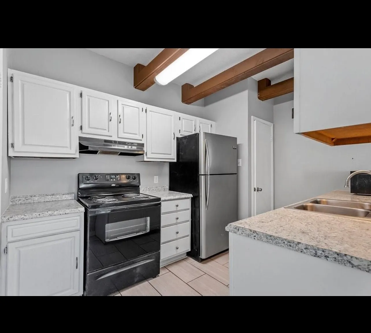 2 bed, 1.5 bath, 1370 sqft, $1,400 — Photo 1