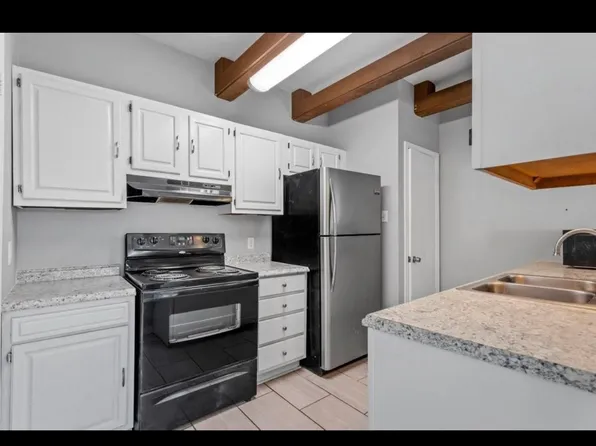 1911 Hodges St, Lake Charles, LA 70601