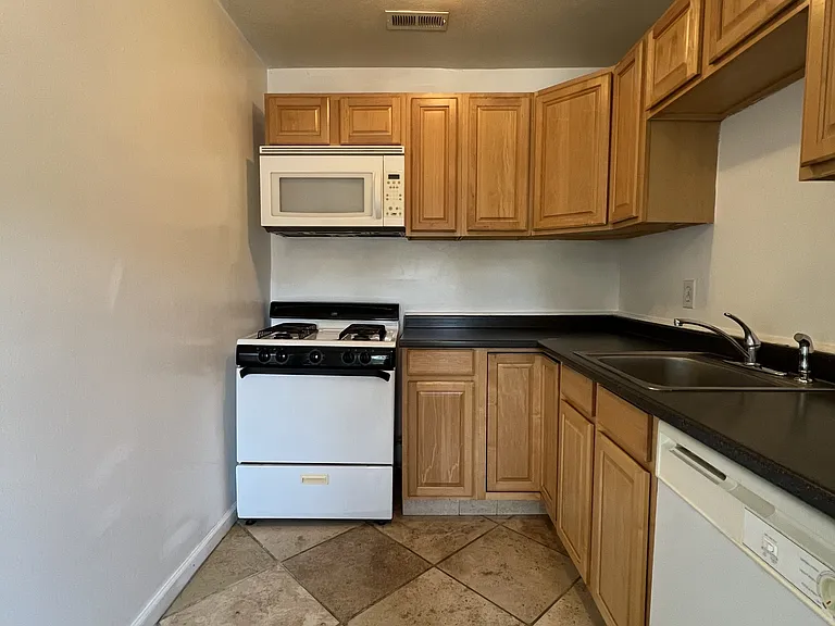 3401 Central St — Photo 33