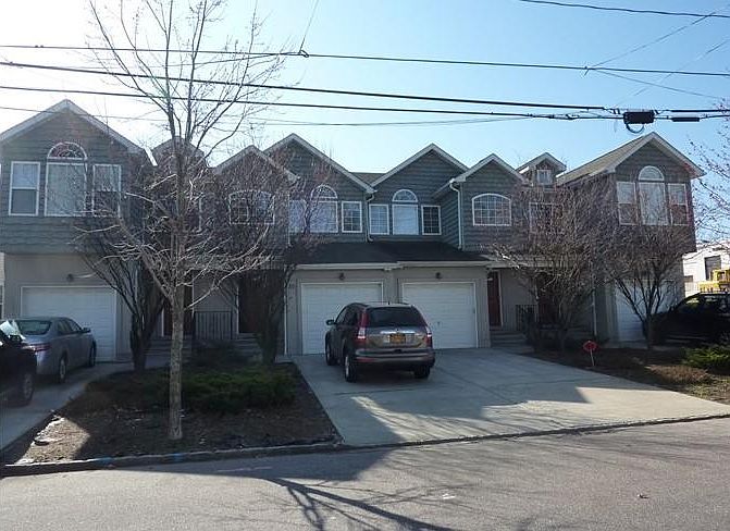 1st image of 20 Yennicock Ave