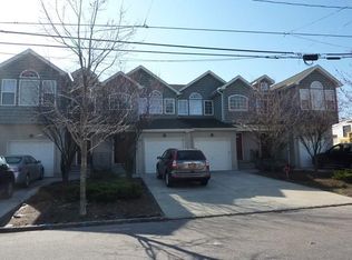 20 Yennicock Ave, Port Washington, NY 11050