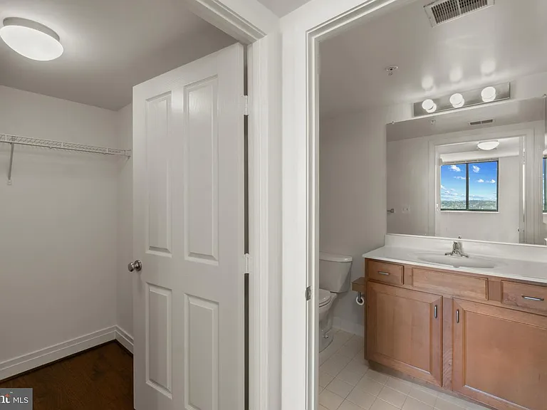 414 Water St #1812 — Photo 22