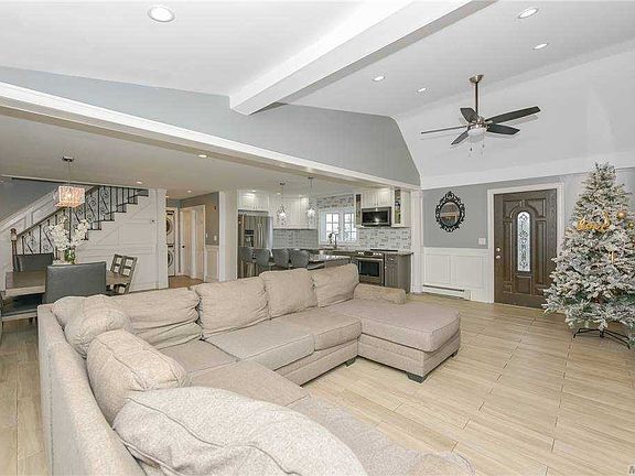 4th image of 15 Wedgewood Ln