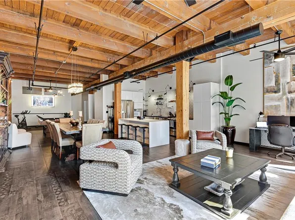 306 W 7th St APT 302, Kansas City, MO 64105