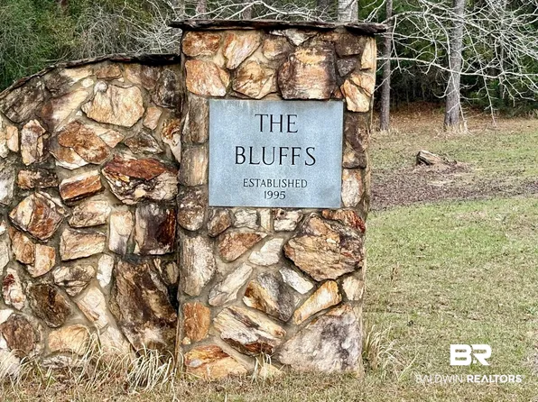 8 Patricks Landing Rd, Bay Minette, AL 36507