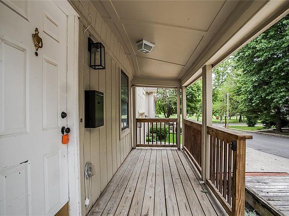 4th image of 4625 Bell St
