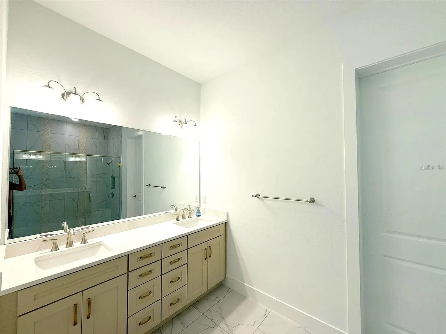 4 bed, 2746 sqft, $3,499 — Photo 3