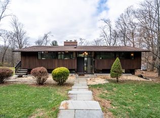 9 Indianhead Rd, Morristown, NJ 07960