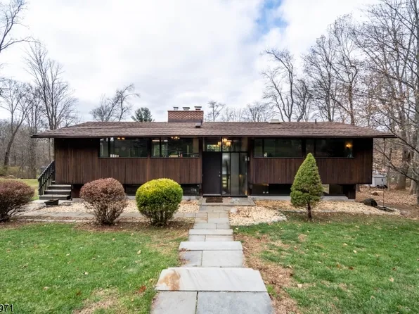 9 Indianhead Rd, Morristown, NJ 07960