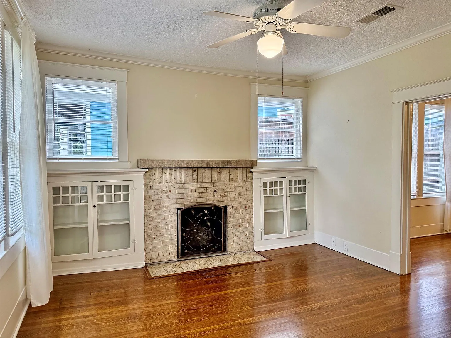 2 bed, 1.0 bath, 1239 sqft, $2,500 — Photo 4
