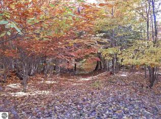 107 Moon Ridge Rd, Onekama, MI 49675