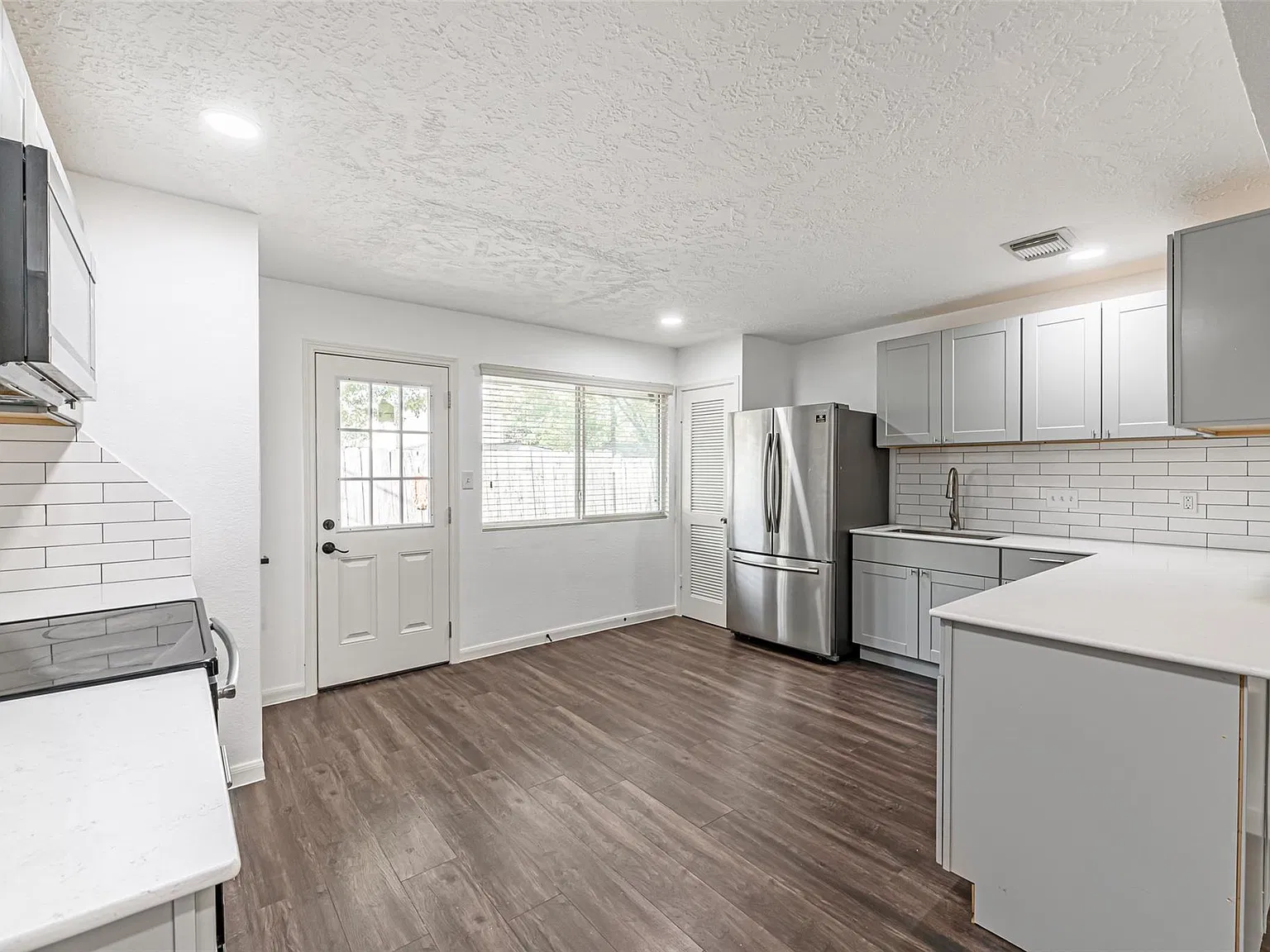 3 bed, 2.0 bath, 2772 sqft, $1,800 — Photo 4