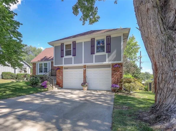 12189 S Fox Ridge Dr, Olathe, KS 66062