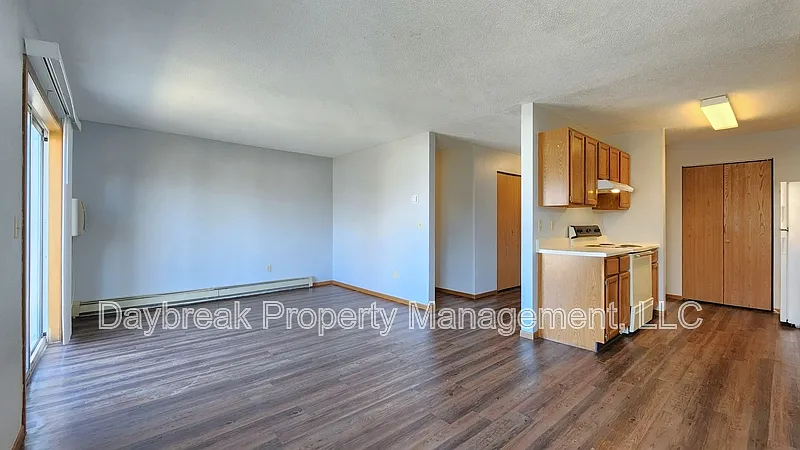 2 bed, 1.0 bath, $850 — Photo 2