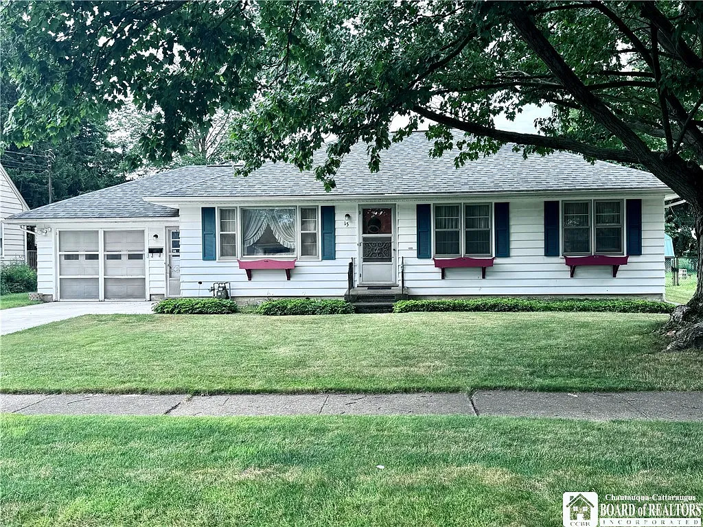 15 Leon Pl photo 1