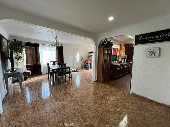 3rd image of 511 Richford Ave