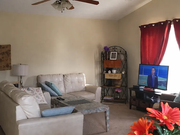 521 Brookmont Dr — Photo 3