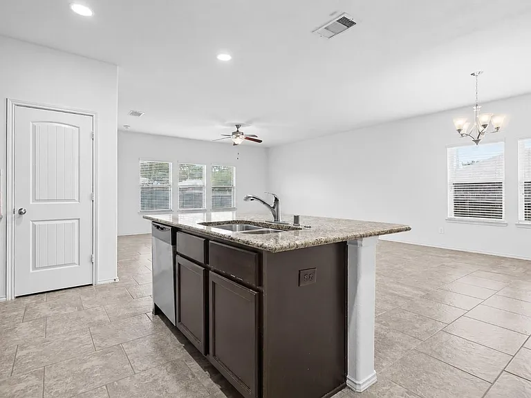 166 Meadow Grove Dr — Photo 17