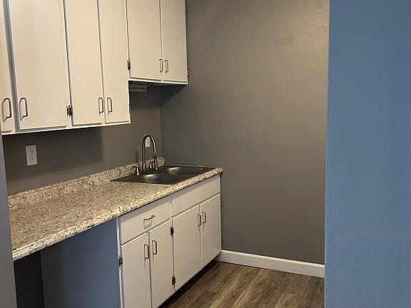 2nd image of 1221 E Broadway
