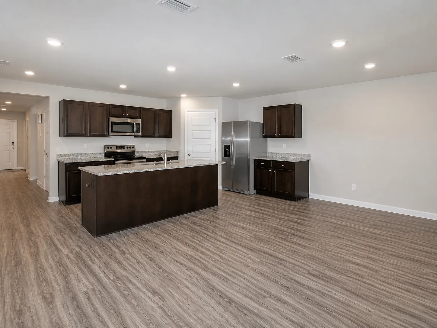 4 bed, 1791 sqft, $2,300 — Photo 2