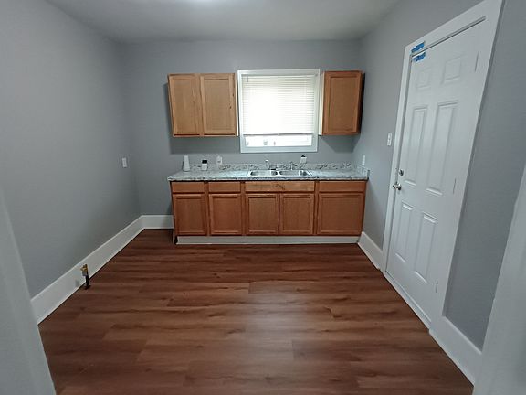 5th image of 12511 Rosemary St