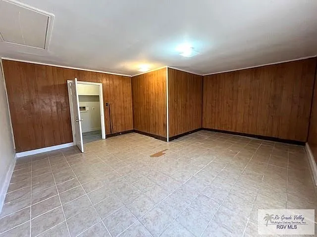 902 Travis St — Photo 15