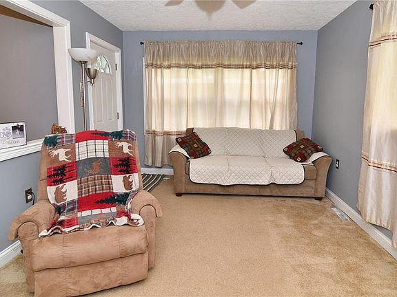 5th image of 128 E Elm St