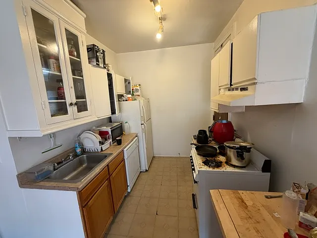 1154 W Lunt Ave #301 — Photo 3