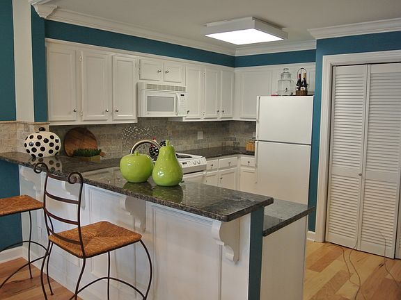 5th image of 304 Lookout Pt APT C1