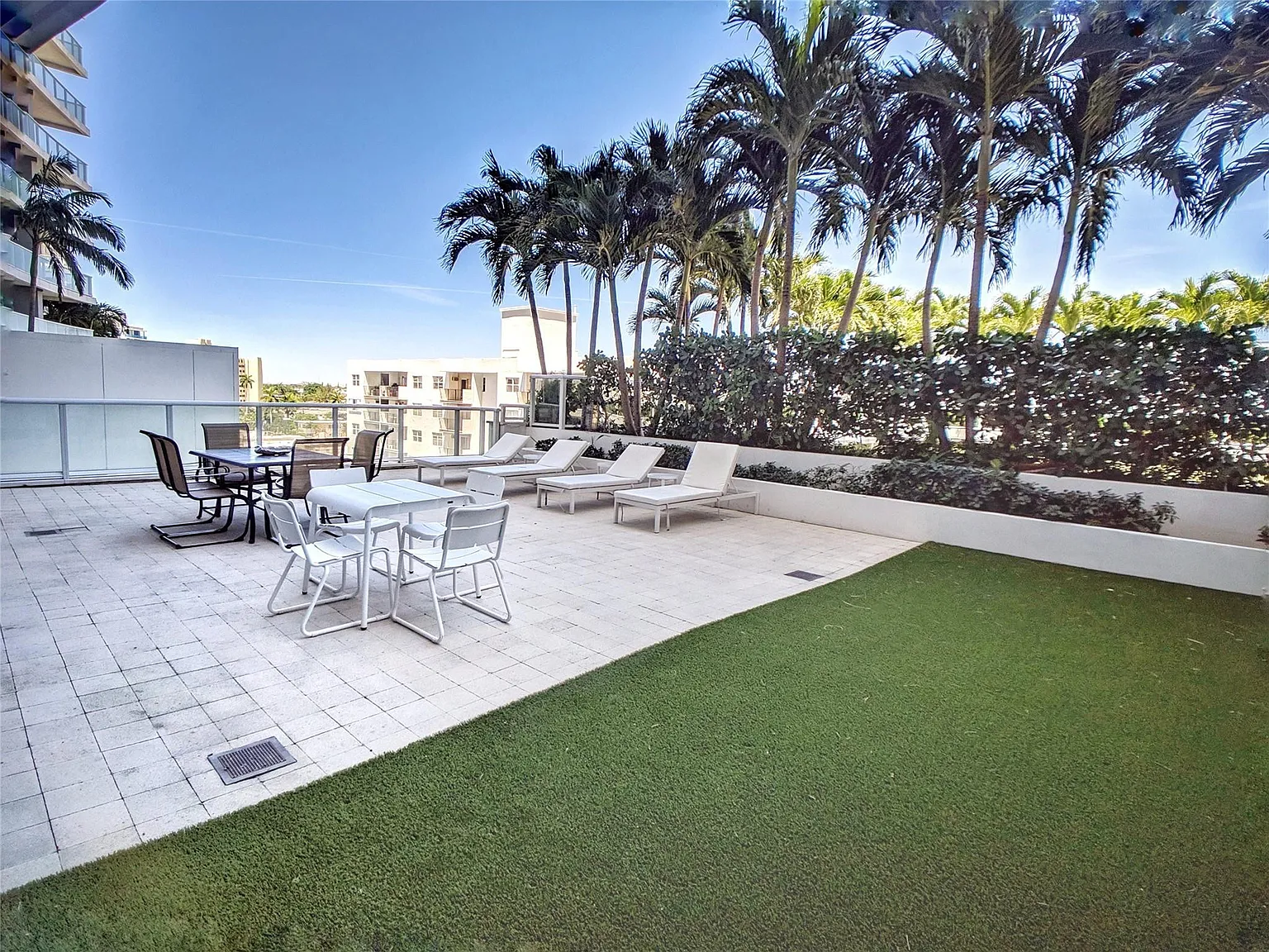 2 bed, 2.0 bath, 1255 sqft, $7,950 — Photo 2