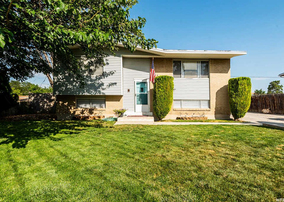 1st image of 3823 S Manhatten Dr