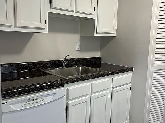 5th image of 730 Kennedy Dr
