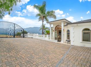 450 Palmerstone Dr, La Canada Flintridge, CA 91011