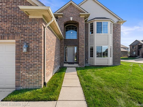 3rd image of 49586 Manistee Dr