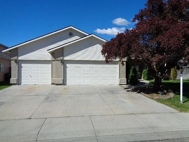 4 bed, 1742 sqft, $2,300 — Photo 4
