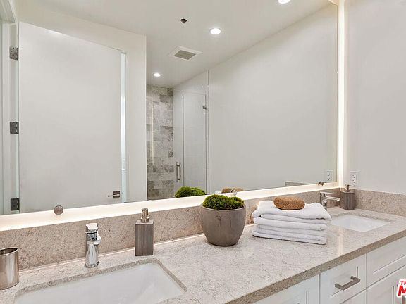 2nd image of 1041 N Spaulding Ave #201B